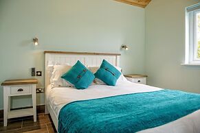 Canada Lodge and Lake