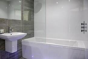 Canada Lodge and Lake