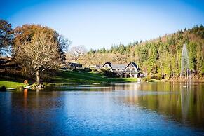 Canada Lodge and Lake