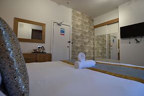 Hotel 33