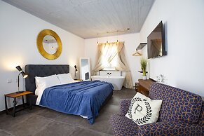 Pjazza Suites Boutique Hotel