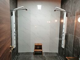 Pjazza Suites Boutique Hotel