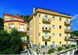 Hotel Tritone