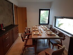 Aroeira Paradise Villa by Host-Point