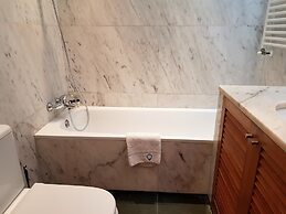 Aroeira Paradise Villa by Host-Point