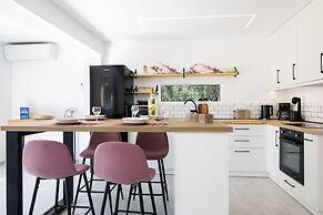 The Olive Grove Cottage by Konnect, 2.5 km from Ipsos