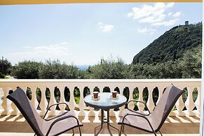 The Olive Grove Cottage by Konnect, 2.5 km from Ipsos