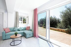 The Olive Grove Cottage by Konnect, 2.5 km from Ipsos