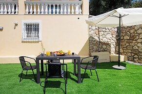 The Olive Grove Cottage by Konnect, 2.5 km from Ipsos