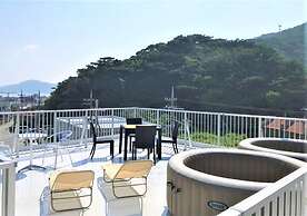 Yenn's Marina Inn Zamami Condominium