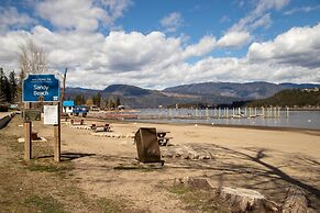 Semi-lakefront Luxury Blind Bay - Spring Specials! 2 Bedroom Cottage b