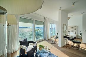 Livingstone Beach House