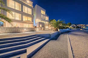 Livingstone Beach House