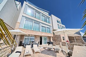 Livingstone Beach House