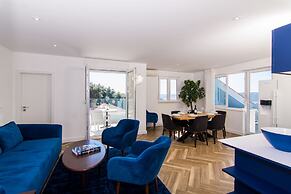 Seafront Luxury Apartments Fun