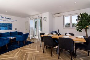 Seafront Luxury Apartments Fun