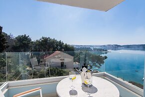 Seafront Luxury Apartments Fun