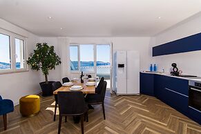 Seafront Luxury Apartments Fun