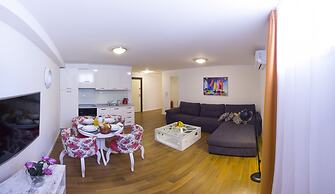 Royal Residence Chica Cure