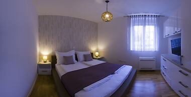 Royal Residence Chica Cure