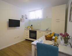 Royal Residence Chica Cure