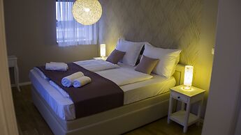 Royal Residence Chica Cure