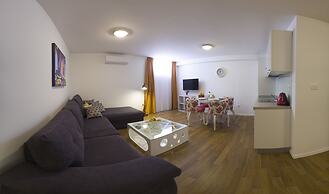 Royal Residence Chica Cure