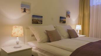 Royal Residence Chica Cure