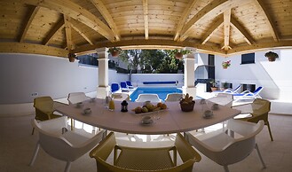 Royal Residence Chica Cure