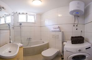 Royal Residence Chica Cure