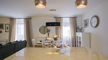 Presidential Suites Chica Cure