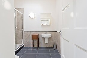 Henrietta Suites City Centre