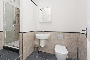 Henrietta Suites City Centre