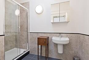 Henrietta Suites City Centre