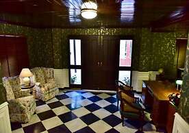 Adb Rooms The Oak Tree House