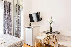 Nicholas Point Apartments and Rooms