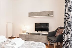 Nicholas Point Apartments and Rooms