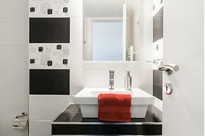 Nicholas Point Apartments and Rooms