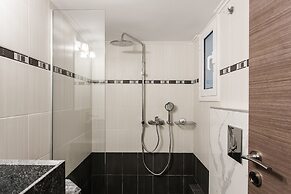 Nicholas Point Apartments and Rooms