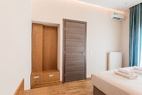 Nicholas Point Apartments and Rooms