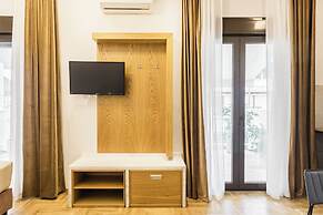 Nicholas Point Apartments and Rooms