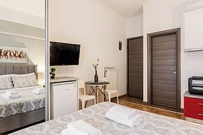 Nicholas Point Apartments and Rooms