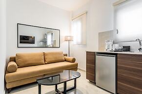 Nicholas Point Apartments and Rooms