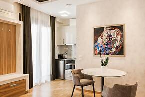 Nicholas Point Apartments and Rooms