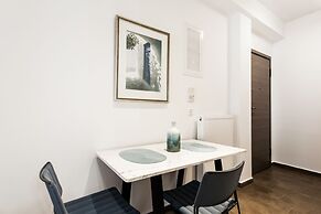 Nicholas Point Apartments and Rooms