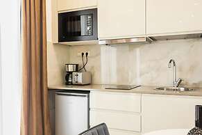 Nicholas Point Apartments and Rooms
