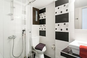 Nicholas Point Apartments and Rooms