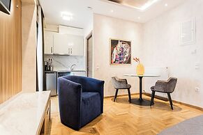 Nicholas Point Apartments and Rooms