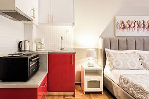 Nicholas Point Apartments and Rooms