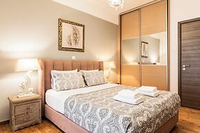 Nicholas Point Apartments and Rooms